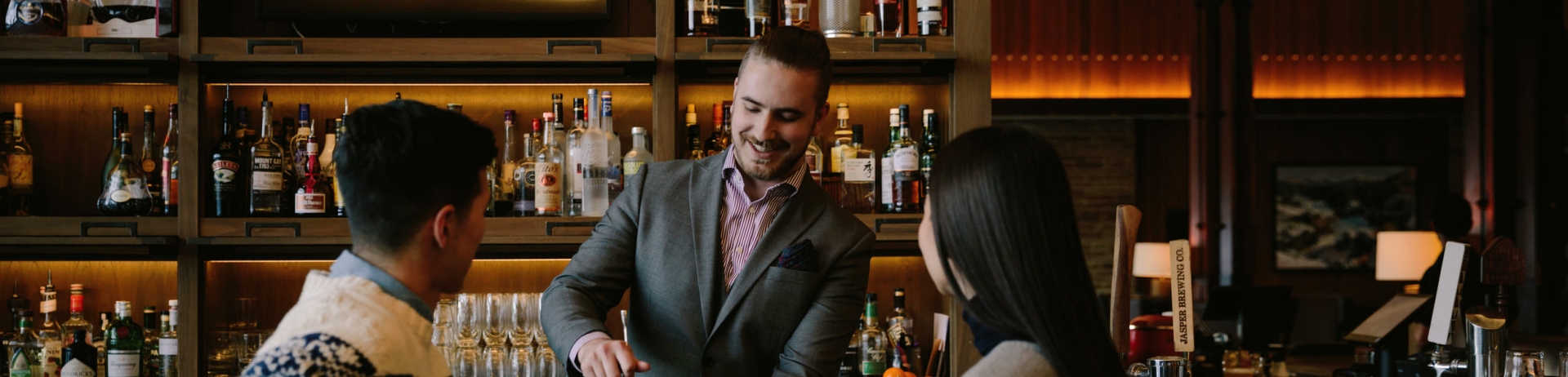 bartender pouring drinks for a couple
