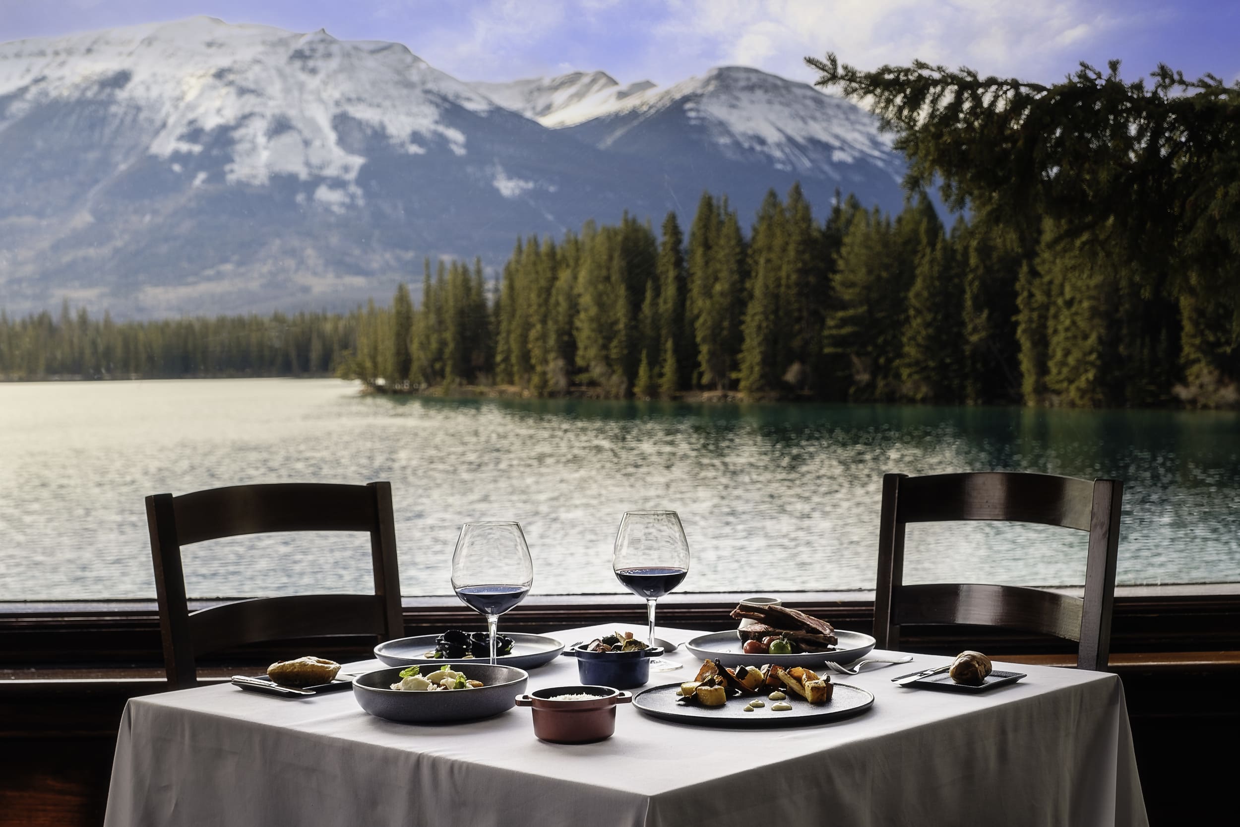 orso annex dinner table by lake and mountains