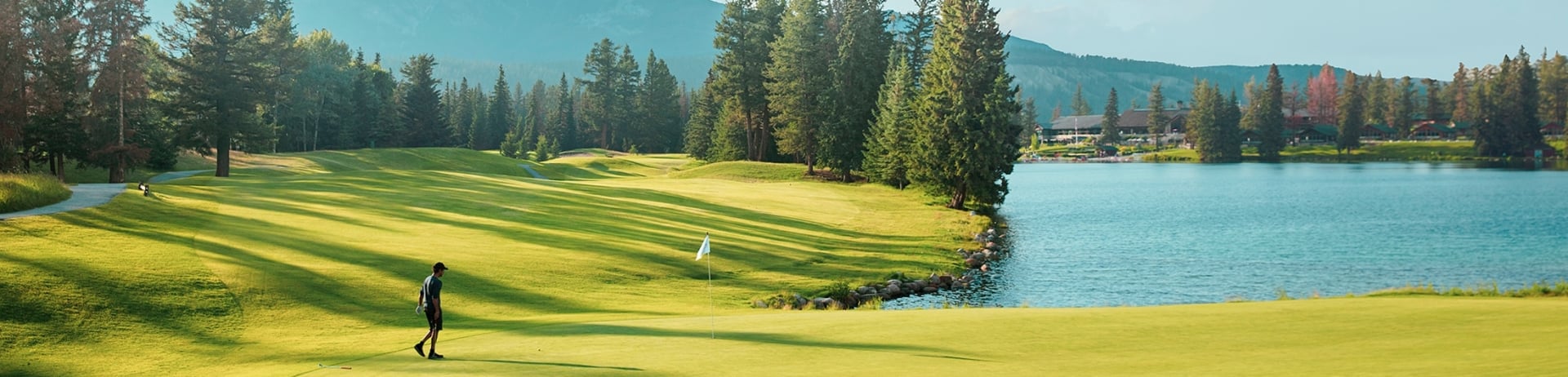 hole 16 the bay man lining up putt jasper park