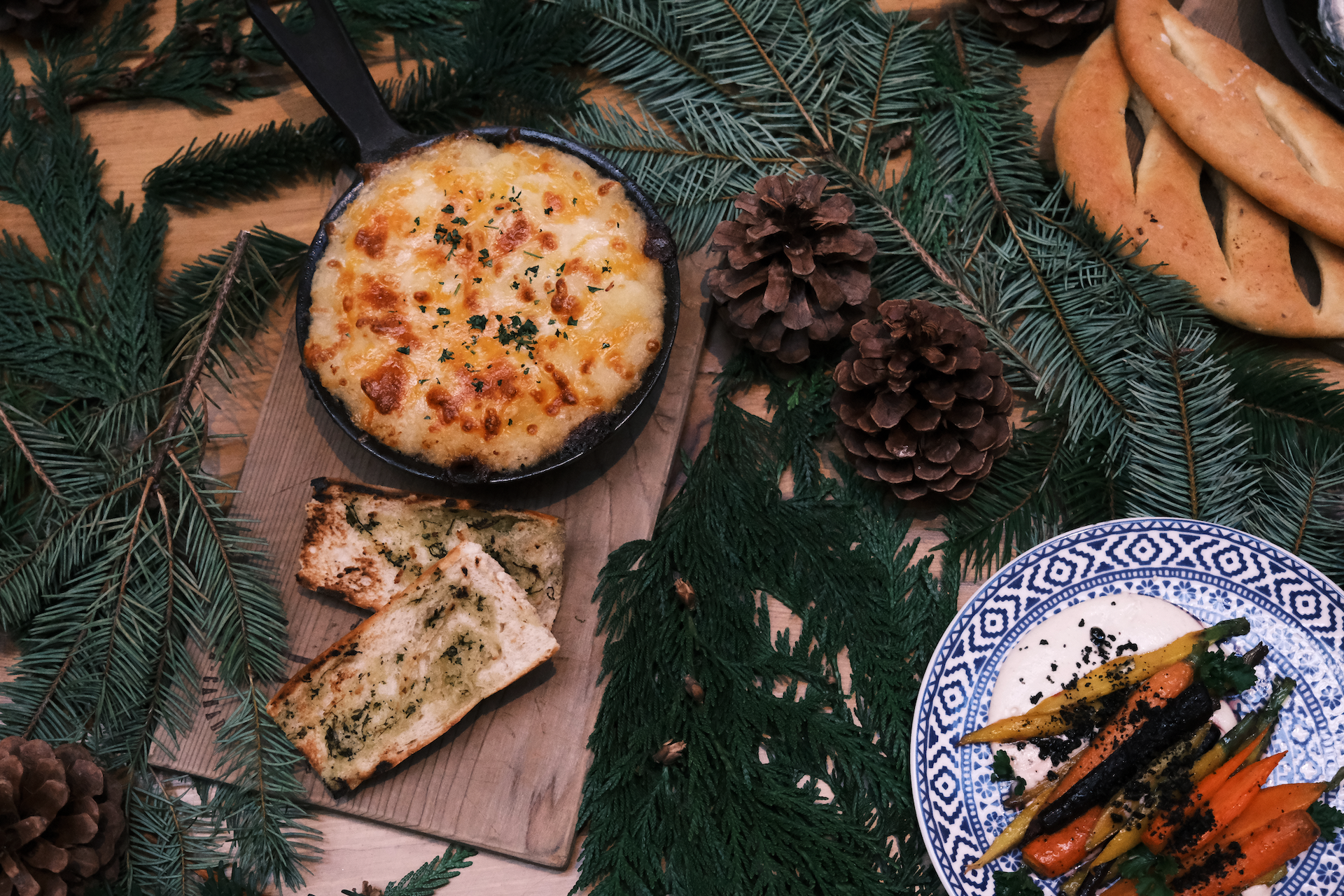 apres ski dining garlic bread