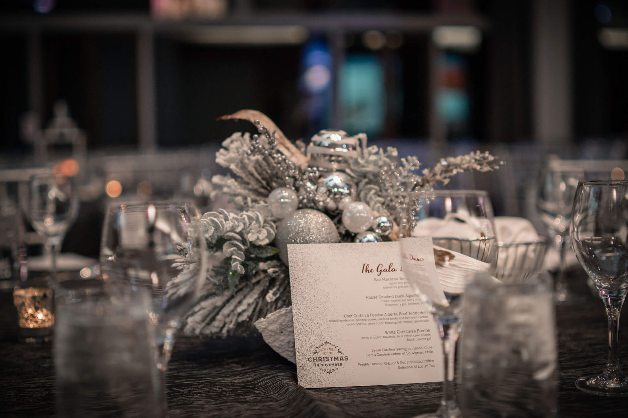 Gala dinner table decorations