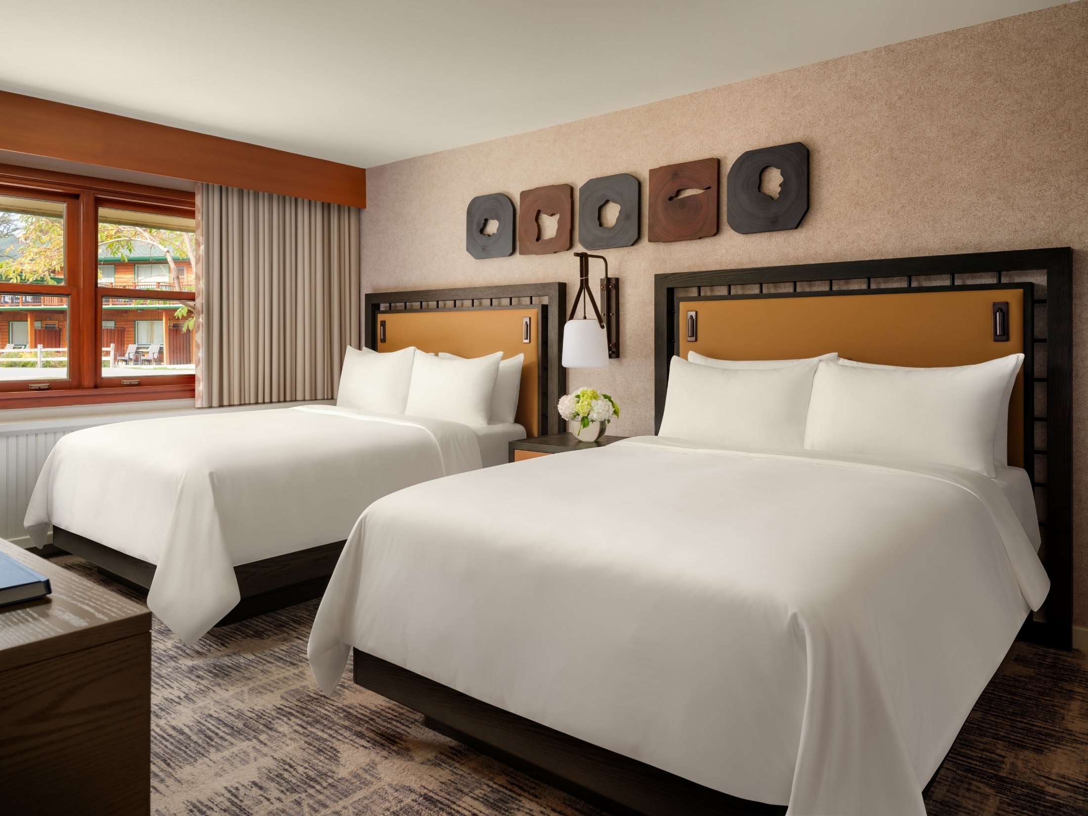 Fairmont Jasper Park Lodge Premier Deluxe Room - Bedroom - 2 Double Beds